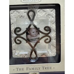Hallmark Ornament The Family Tree Joy Smiles Fun Christmas Tree Photo Holder‎